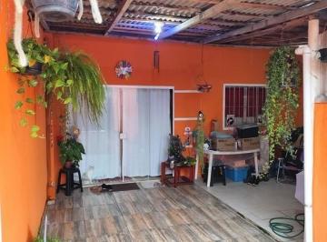 Casa · 2 Quartos · 1 Vaga · Casa em Paranagua aceita Permuta no Litoral.
