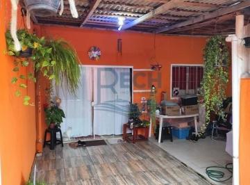 Casa · 2 Quartos · 1 Vaga · Casa em Paranagua aceita Permuta no Litoral.