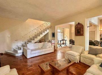 f51890892f15f134a995a1dcbde53aff2b4d91bb · Casa na Gávea: Parte plana, 300 m² , 4 quartos e piscina.