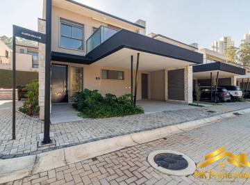 Casa · 230m² · 3 Quartos · 2 Vagas · Casa Moderna com 3 Suítes, Vista para a Mata e Privacidade em Rua Sem Saída
