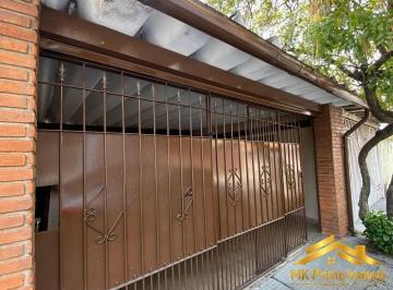 Casa · 110m² · 2 Quartos · Casa com 2 quartos sendo 1 suíte e 2 vagas de garagem.