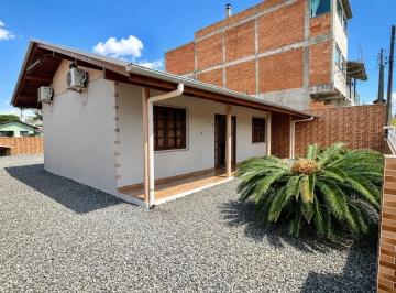 Foto 01 · Venha conhecer essa belíssima casa mobiliada no coração de Penha/SC!!