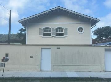 Casa de 5 quartos, Guarujá · Casa Sobrado arejado próximo da praia do Guaiuba, 5 quartos