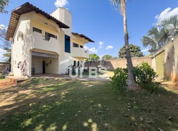 Casa · 215m² · 3 Quartos · 6 Vagas · Sobrado ao lado do Jardins Itália