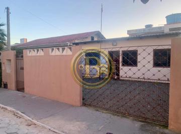 Casa de 3 quartos, Navegantes · CASA À VENDA NO CENTRO DE NAVEGANTES!