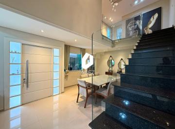 Casa · 224m² · 3 Quartos · 4 Vagas · Casa de condomínio com 224m², 3 quartos sendo 1 suíte à venda no bairro Pinheiri