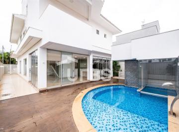 Casa · 331m² · 5 Quartos · 4 Vagas · Sobrado à venda – Jardins Madri – 5 quartos, 4 suítes, área de lazer completa