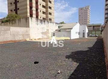 Comercial · 704m² · Terreno com 704m² à venda no bairro Martins