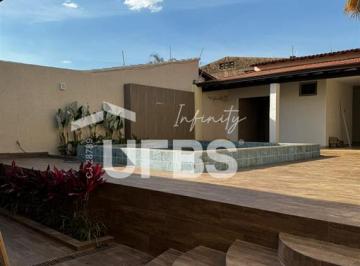 Casa · 237m² · 4 Quartos · 2 Vagas · Casa com 237m² 4 quartos á venda no bairro Marta Helena