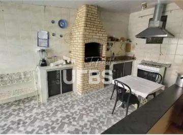 Casa · 226m² · 3 Quartos · 2 Vagas · Casa com 226m² 3 quartos à venda no Santa Mônica
