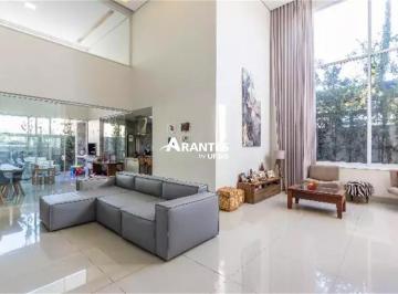 Casa · 250m² · 4 Quartos · 6 Vagas · Belíssima Casa no Jardins Gênova – Condomínio Fechado em Uberlândia