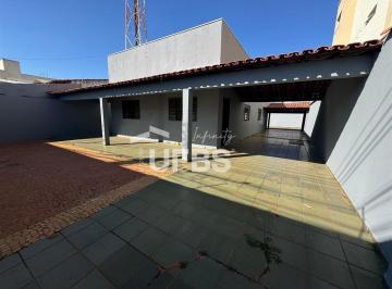 Casa · 180m² · 3 Quartos · 8 Vagas · Casa com 180m² 3 quartos à venda no bairro Santa Mônica