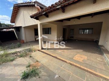 Casa · 300m² · 3 Quartos · 4 Vagas · Casa Térrea – Condomínio Privê Atlântico Casa térrea com amplo terreno, ideal para reforma e person