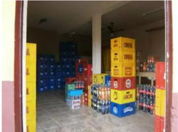 Comercial · 300m² · Loja com 300m² à venda no Custódio Pereira