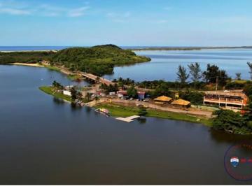 Casa · 352m² · 4 Quartos · 4 Vagas · "Casa a Venda, Localização Espetacular em Barra de Maricá"