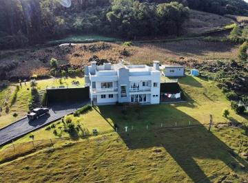 Casa · 325m² · 3 Quartos · 2 Vagas · CHACARA  4.500M² COM VISTA PANORÂMICA 3 DORMITÓRIOS PROXIMO A GRAMADO