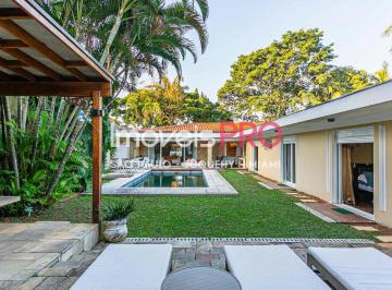 Casa · 800m² · 6 Quartos · 6 Vagas · Casa a venda com 6 quartos, 6 vagas de garagem e piscina