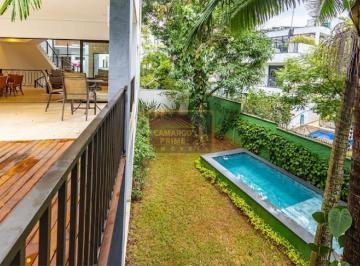 Casa · 689m² · 4 Quartos · 4 Vagas · Sobrado com piscina à venda