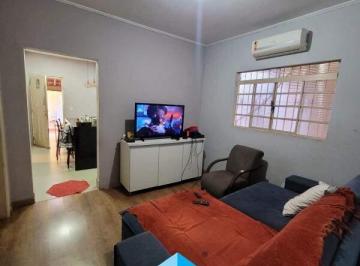 Casa · 190m² · 3 Quartos · 2 Vagas · Casa + Salão á venda na Vila Queiroz