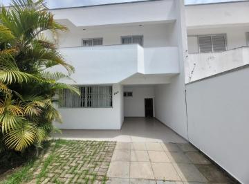 Casa · 126m² · 3 Quartos · 2 Vagas · Sobrado com 125,50m² para locação na Rua Antônio Corrêa Bittencourt no Ahú