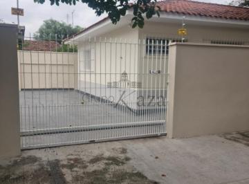 Casa · 300m² · 3 Quartos · 2 Vagas · Casa Padrão em São José dos Campos