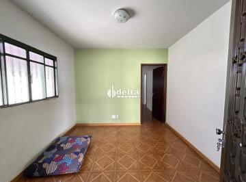 Casa · 220m² · 3 Quartos · 5 Vagas · Casa residencial com 3 quartos sendo 1 suíte disponível para locação no bairro Custódio Pereira em U