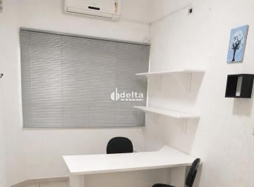 Comercial · 750m² · 3 Vagas · Prédio comercial disponível para locação no bairro Nossa Senhora Aparecida em Uberlândia-MG