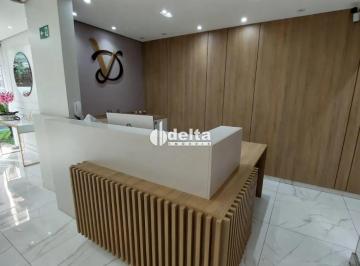 Comercial · 182m² · 2 Vagas · Casa comercial disponível para locação no bairro Centro em Uberlândia-MG