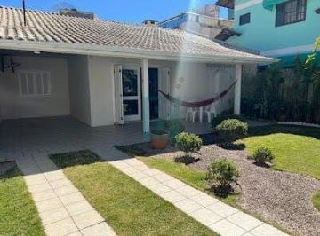 Casa · 95m² · 2 Quartos · 2 Vagas · Casa Mobiliada à 250 Metros da Praia de Bombas - Bombinhas/SC