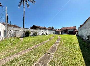 Casa · 108m² · 2 Quartos · 6 Vagas · Casa localizada no Jardim Indaiá, a 260m da praia.