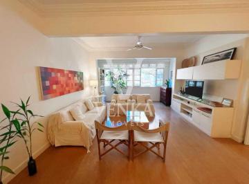 Apartamento · 131m² · 3 Quartos · Apartamento de fundos na quadra da praia do Leme, com 131m² no IPTU, vista para