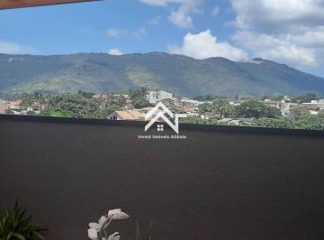 fa0ff3cff3d512a10c8f6b558dd83341435e521b · Casa térrea mobiliada no Jardim do Lago, com vista para a Pedra Grande, Jardim Paulista - Atibaia/SP