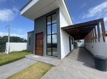 cc1c2d05ecf4968f2e9ba19b00e6a66d61d48059 · Casa térrea, condomínio fechado, vista mar!
