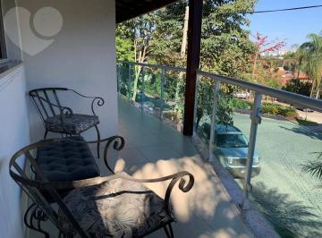 d5333c41497297e355f0decbb4be45a3366a22c1 · Casa espaçosa com 3 suítes e área gourmet em condomínio com segurança 24h