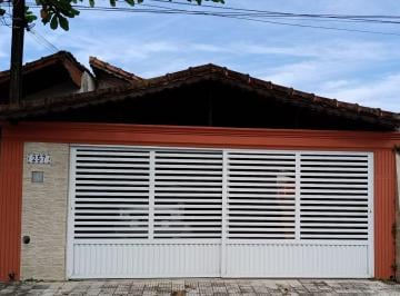Frente da casa · Casa Térrea na Vila Tupi – Praia Grande | 2 Quartos, Suíte, Planejados e 2 Vagas