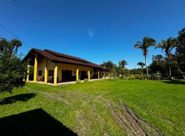 Rural de 3 quartos, Peruíbe · Chácara com 3 quartos e lago em Peruíbe.