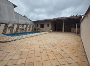 Casa de 3 quartos, Peruíbe · Casa na praia com 3 quartos e piscina em Peruíbe.