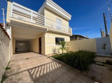 Casa de 2 quartos, Peruíbe · Casa à 200m do mar com 2 quartos e espaço para piscina em Peruíbe