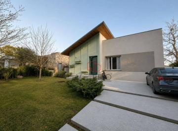 ab89713574d2070640cf15c93ecd0e043b35c8e2 · Casa à Venda em Gramado!
