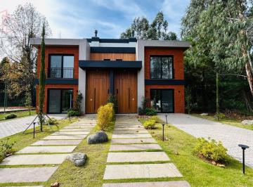 69ce343ba8e8e2939055960f475ac942d261f936 · Casa à Venda em Canela, no Reserva da Serra!