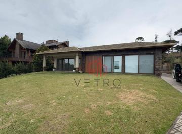 69149fbabfdd9ffe10a37dbbe96b16efb82a1d8e · Casa de Alto Padrão à Venda em Canela!