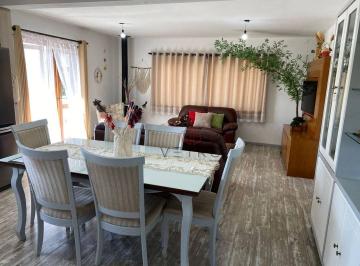 2c886badad9a69a8439dcc01f0f54db865f890c3 · Casa à Venda em Canela!