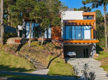 683f5770a77a416c93a2cf5f873673bd9fd0c43e · Casa de Luxo à Venda em Canela, no Centro!