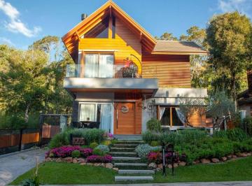 8f14291b3e5b7136ab663dd1145be75b8862c876 · Casa de Alto Padrão à Venda em Gramado!