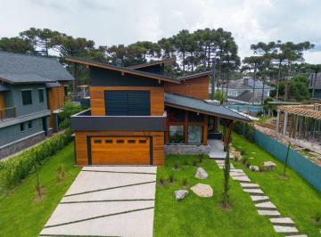 f59ed748a7bda43c1c3f83f691c478de32833e73 · Casa à Venda em Gramado!