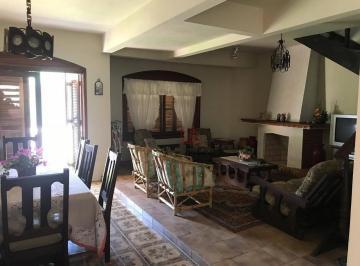 d2cd9782518ee62e5c2b108c6e8037b793dcbc32 · Casa no Centro de Tramandaí!