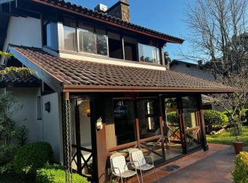 4abeb90a4397827c6759240f0411b909a8ad1e35 · Casa à Venda no bairro Planalto em Gramado!