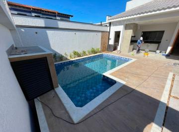 Casa de 3 quartos, Peruíbe · Casa com 3 quartos e piscina em Peruíbe.
