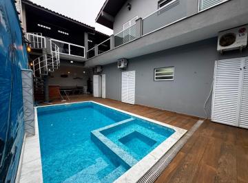 Casa de 4 quartos, Peruíbe · Casa à 100m do mar com 4 quartos e piscina em Peruíbe.
