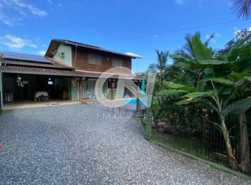 Casa · 200m² · 2 Quartos · 3 Vagas · Chácara à venda com ampla Casa em Garuva